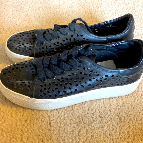 Alice and Olivia summer sneakers black cut outs - Picture 3 of 3